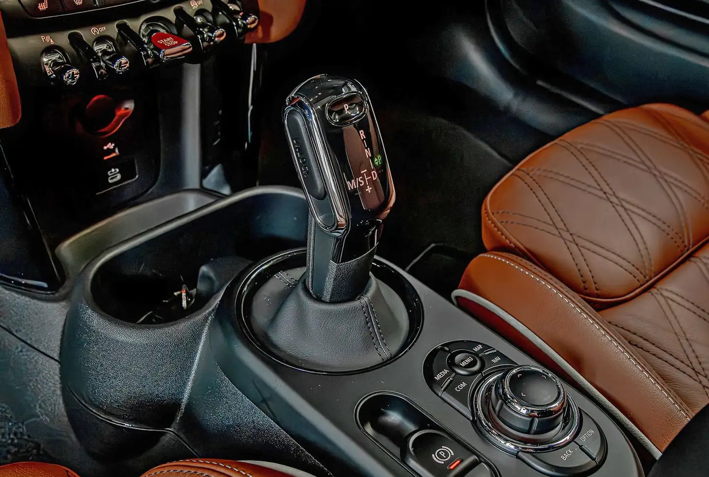 blcars.mini.interior.ahg63-bc